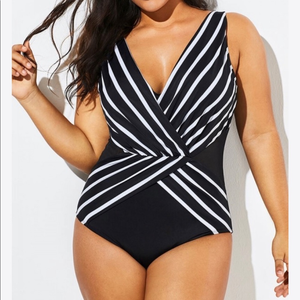 Black V-Neck Streak Modern One Piece Swimsuit